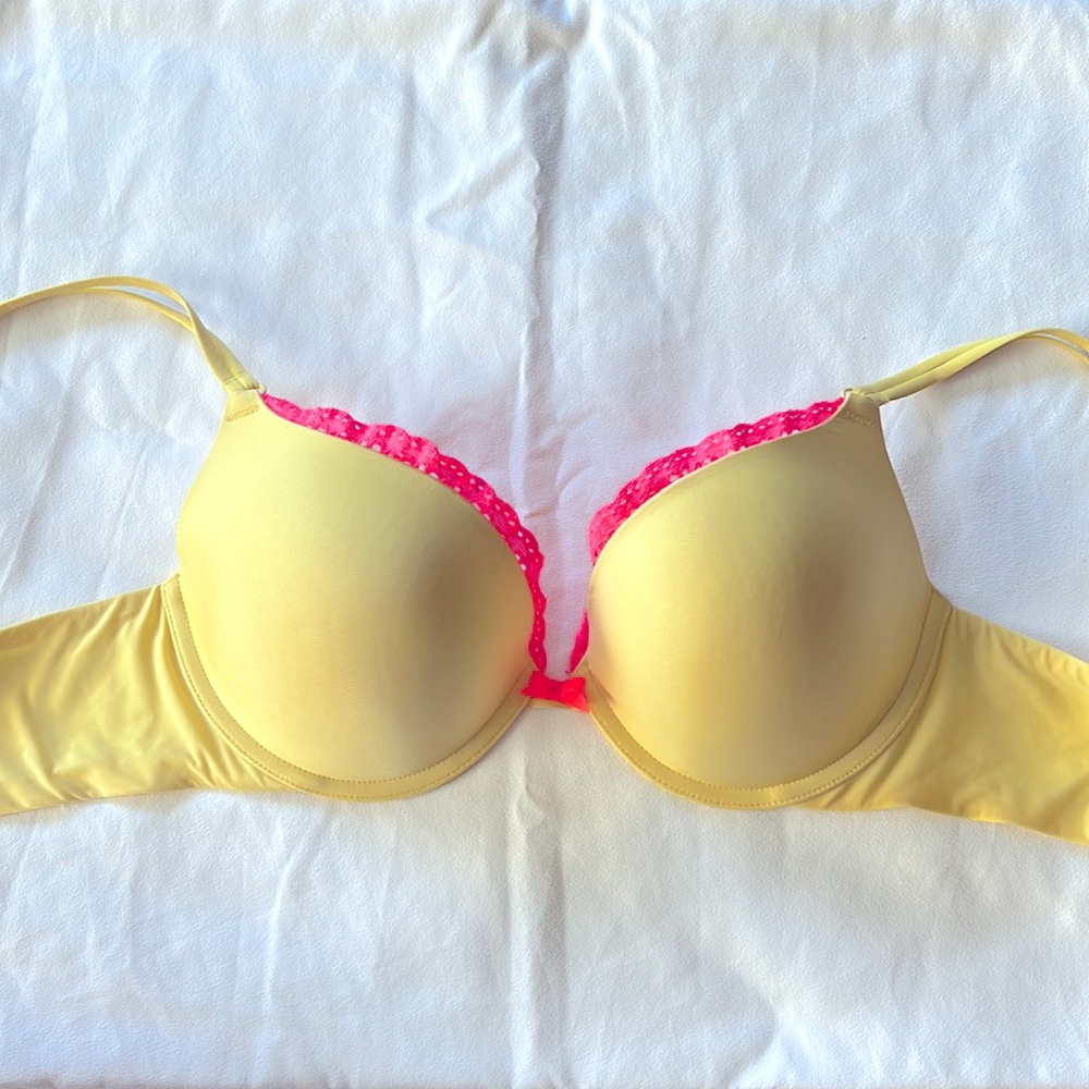 36C Victoria Secret Bra yellow/orange lace,excellent condition.